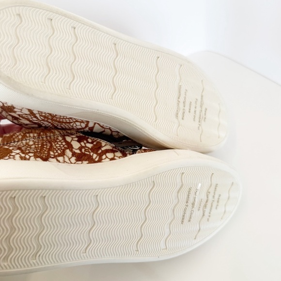 NWT Very Volatile Normande Brown Lace Slip-On Sneakers, Size 9 - Picture 4 of 8